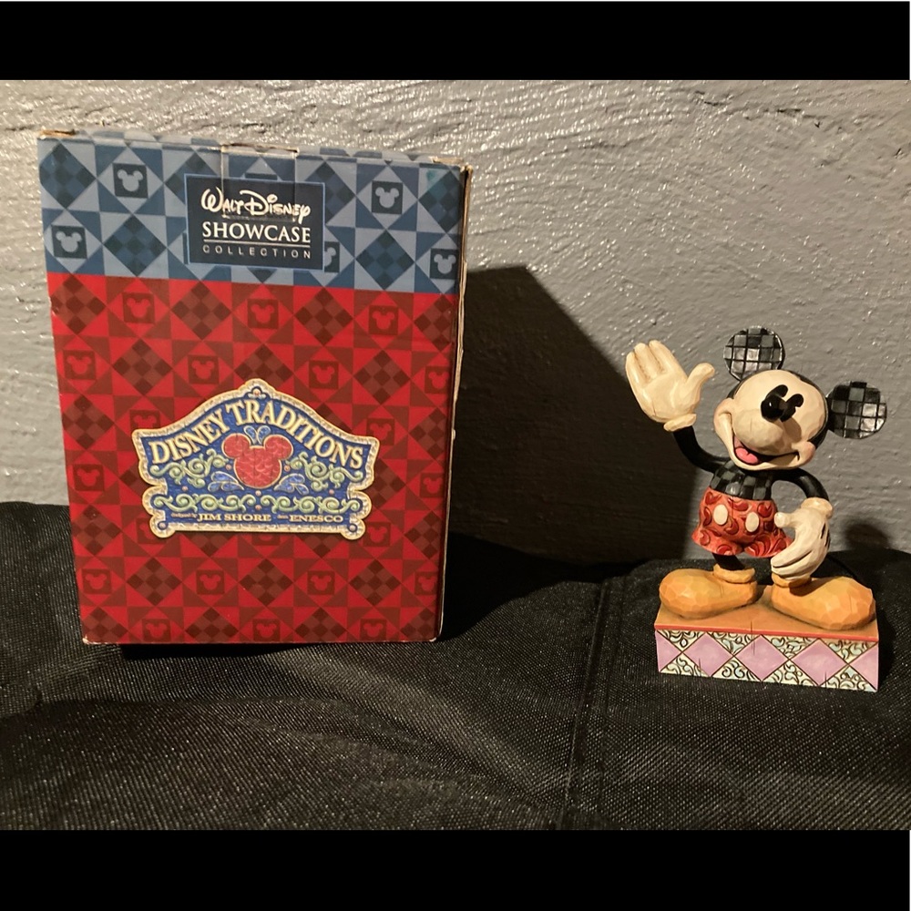 Disney Traditions Mickey in amazing condition